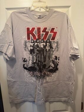 Kiss Light Gray Tee with Red KISS Logo and Black Band Art